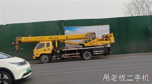 新源吊车12吨唐骏998底盘8米5节臂 国5车