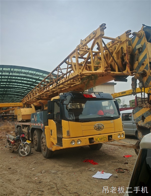 50吨柳工吊车转让，国四车手续齐全，正长干活车没毛病，没一急转让，联系电话18937975551